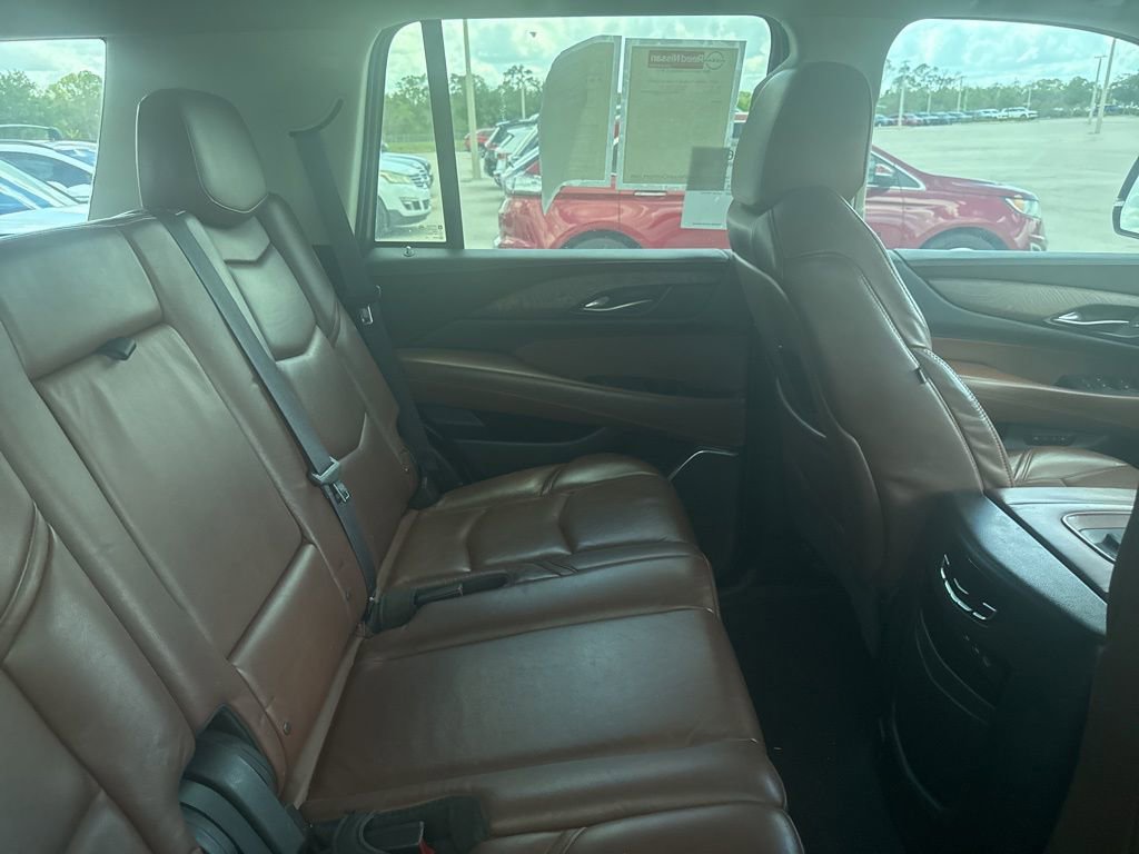 Used 2017 Cadillac Escalade Premium Luxury image 13
