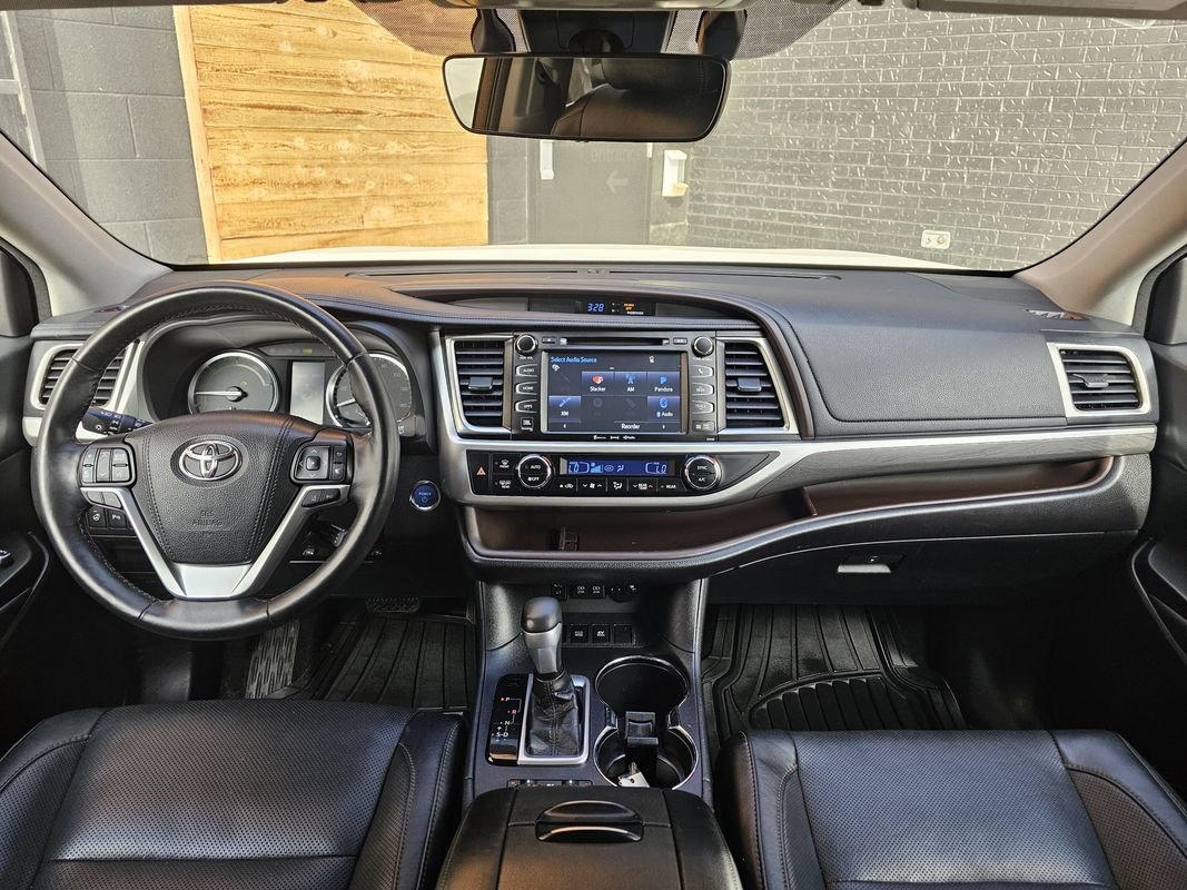Used 2018 Toyota Highlander Limited Platinum w/ Carpet Mat Package (TMS) AWD/4WD image 24