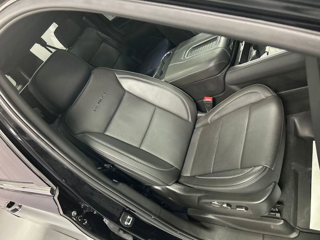 Used 2024 GMC Yukon XL Denali image 27