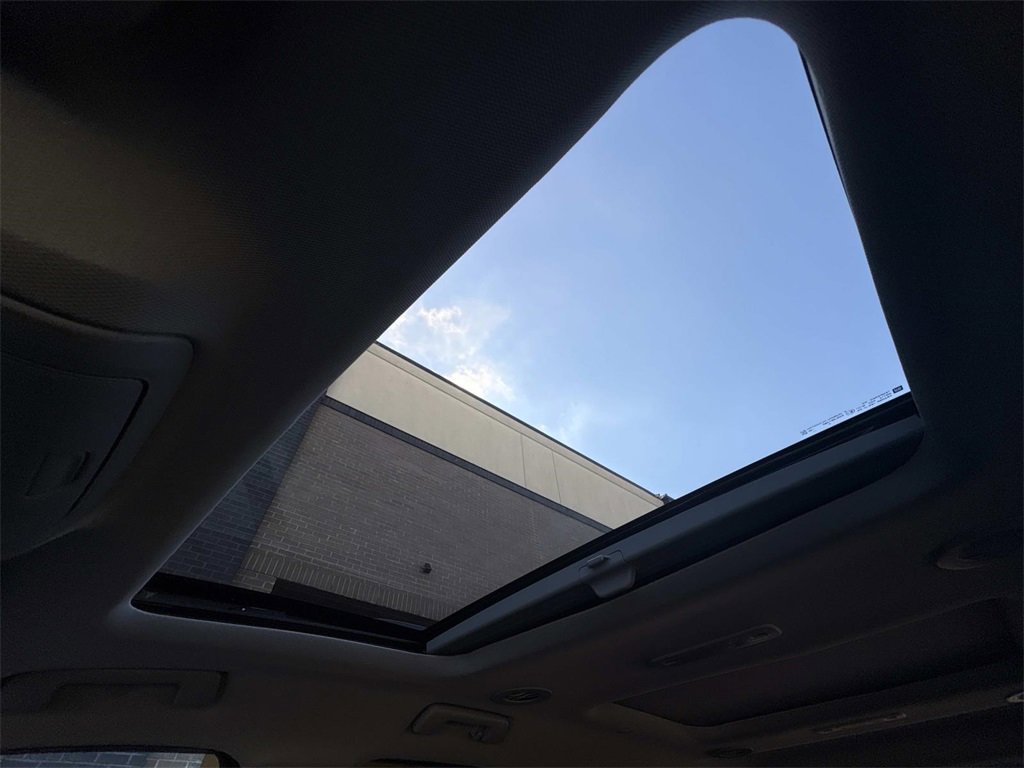 Used 2023 GMC Acadia AT4 w/ Technology Package image 36