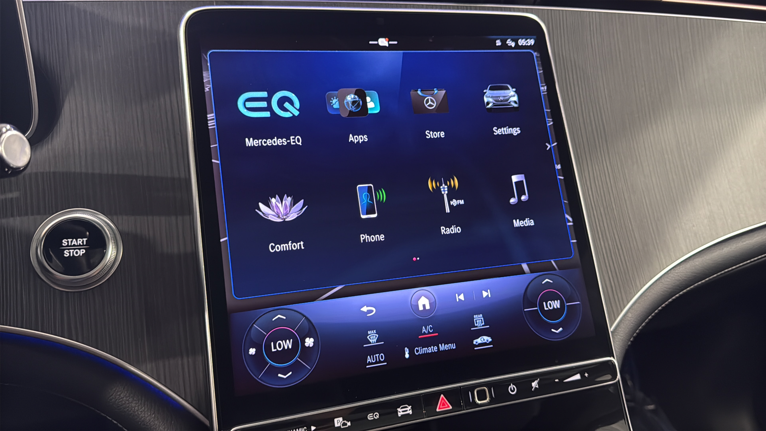 Certified 2023 Mercedes-Benz EQE 500 4MATIC SUV image 35