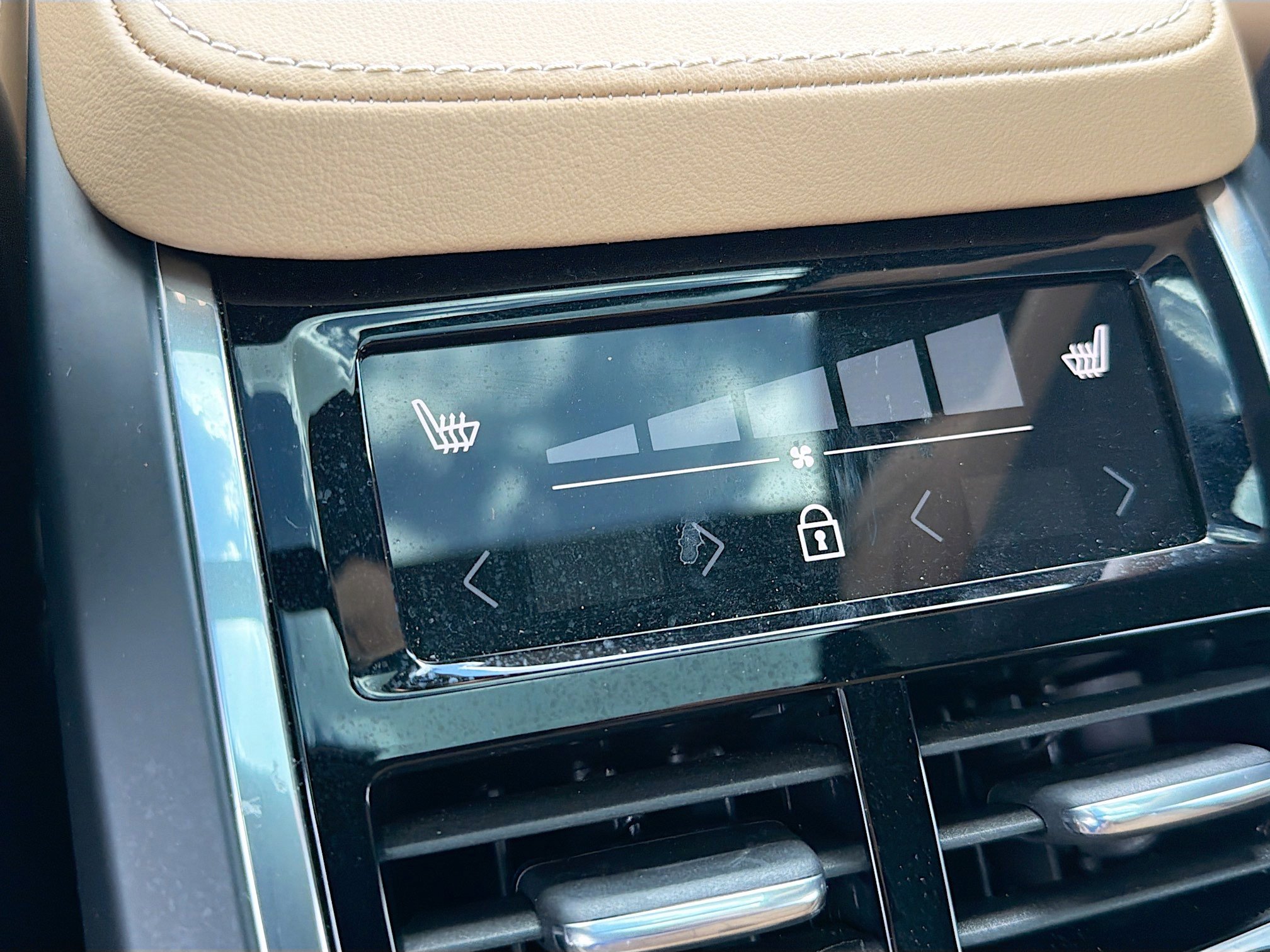 Used 2025 Volvo XC90 B6 Ultra w/ Protection Package Premier image 21