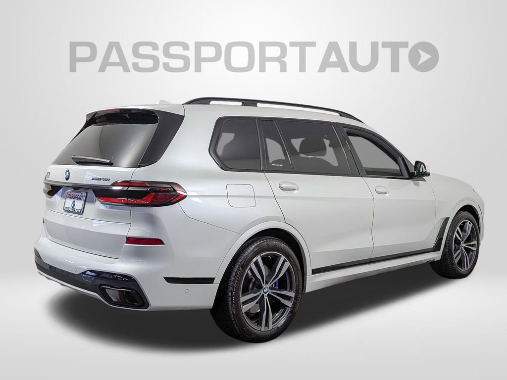 Used 2024 BMW X7 xDrive40i w/ Executive Package image 7