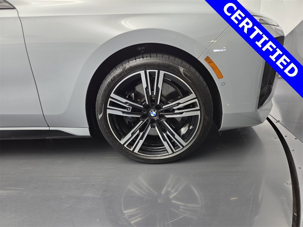 Used 2023 BMW 740i image 14