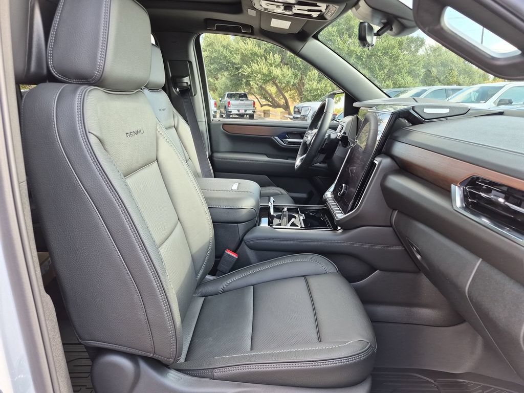 New 2026 GMC Yukon XL Denali w/ Denali Reserve Package AWD/4WD image 45