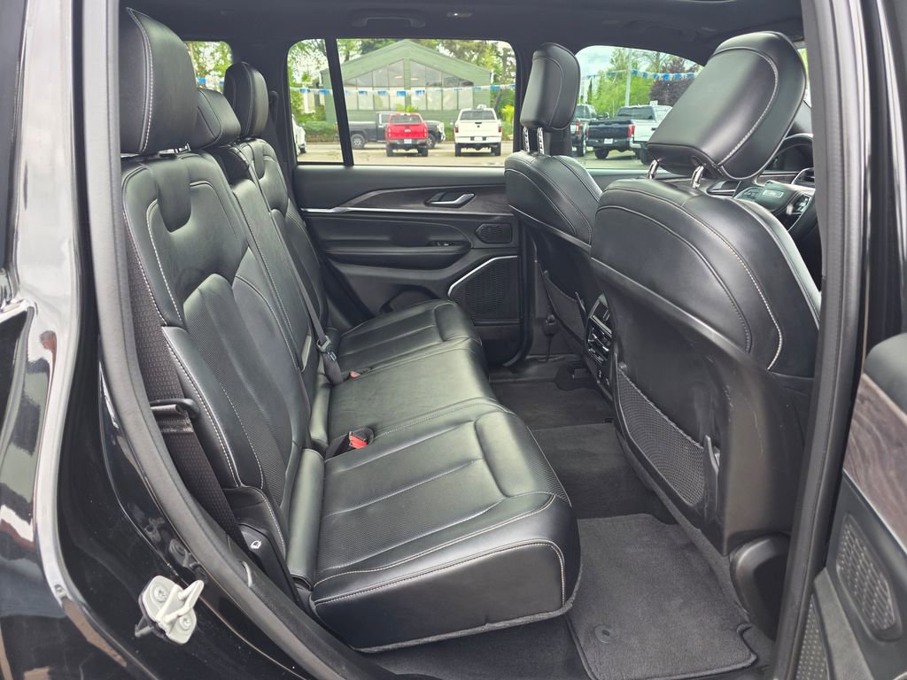 Used 2022 Jeep Grand Cherokee Overland AWD/4WD image 23