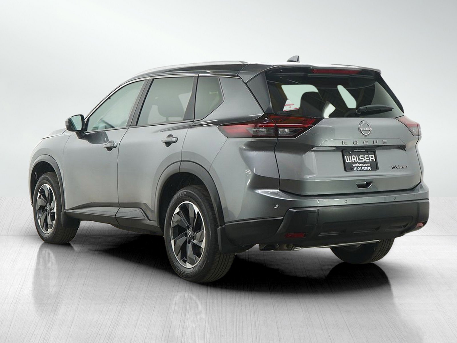 Used 2024 Nissan Rogue SV w/ SV Premium Package image 3