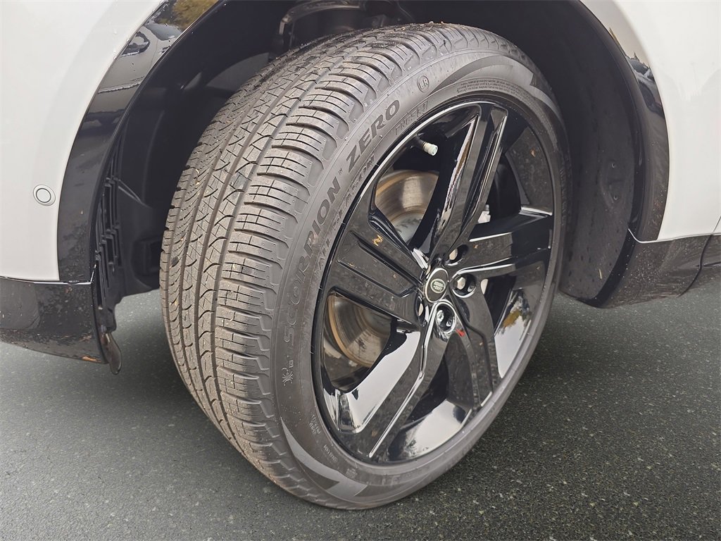 New 2025 Land Rover Discovery Dynamic SE image 35