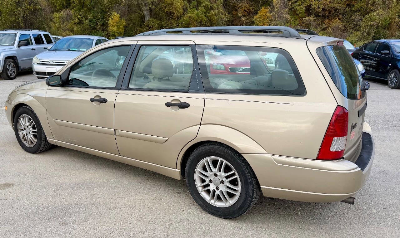 Used 2002 Ford Focus SE image 2