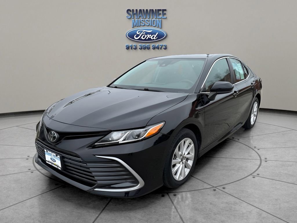 Used 2022 Toyota Camry LE image 1
