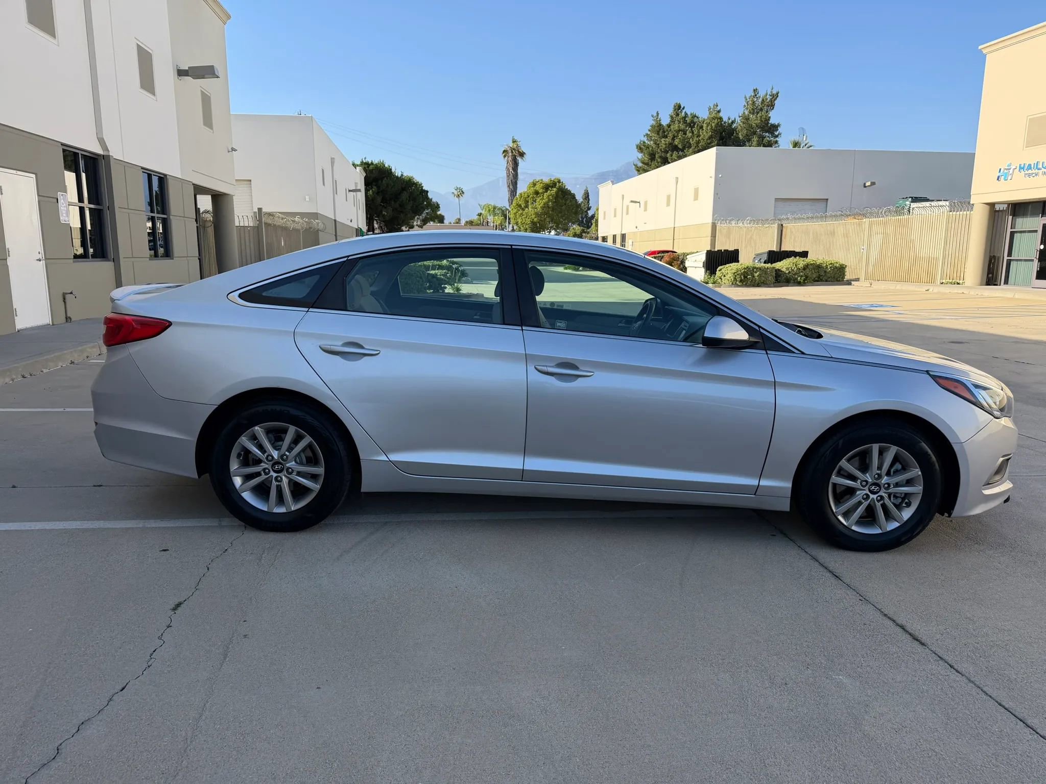 Used 2016 Hyundai Sonata SE FWD image 4