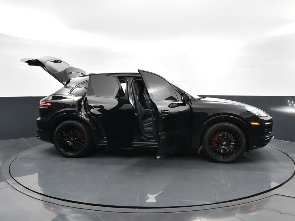 Used 2023 Porsche Cayenne GTS image 40
