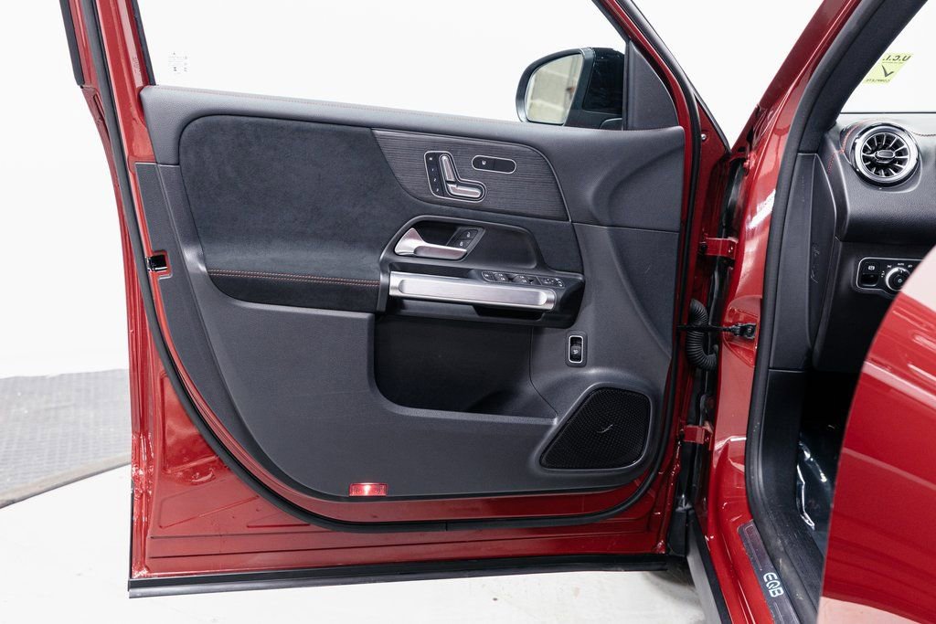 Used 2024 Mercedes-Benz EQB 300 4MATIC image 5