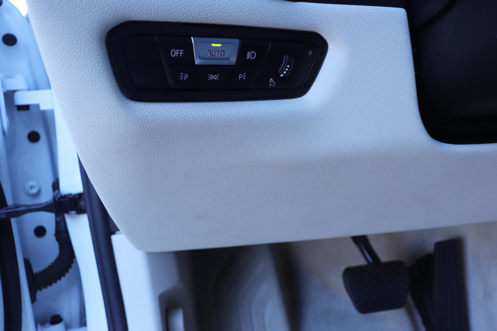 Used 2020 BMW 840i Convertible w/ Driving Assistance Package 2 image 29