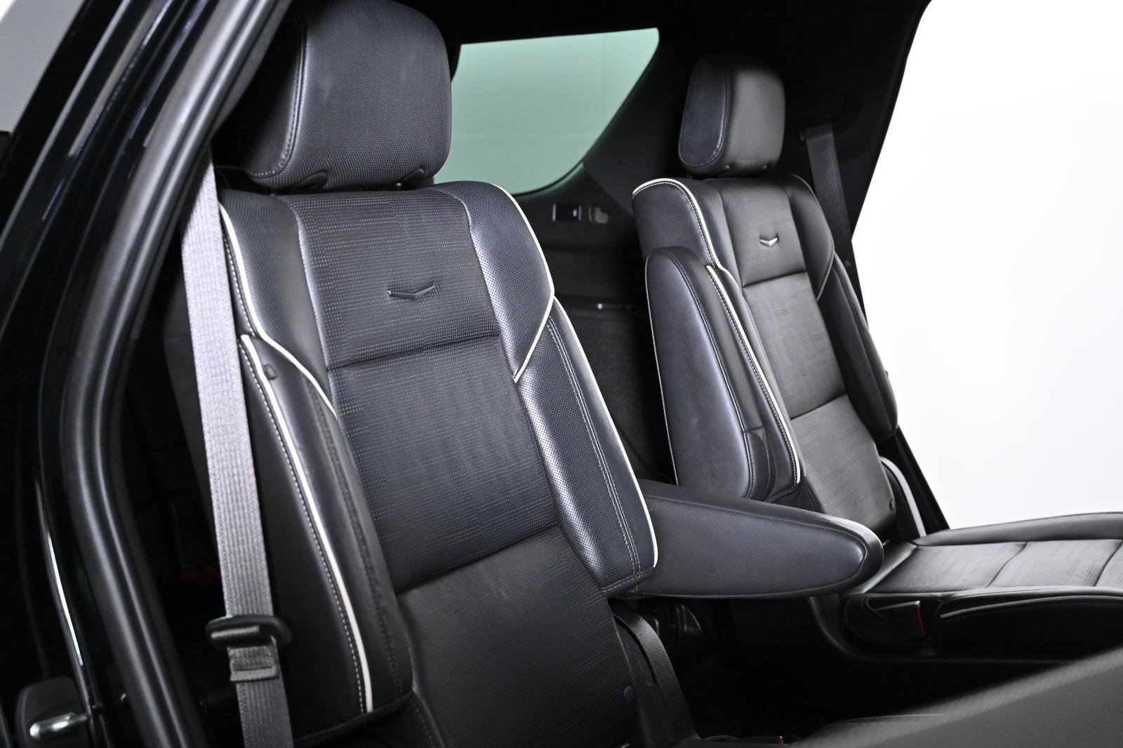 Used 2021 Cadillac Escalade Premium Luxury image 34