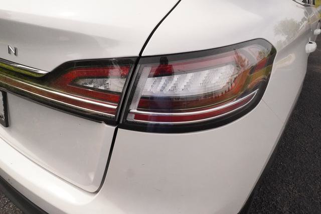 Used 2023 Lincoln Nautilus Reserve image 34