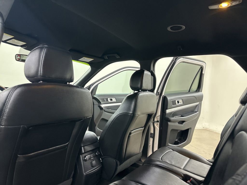 Used 2017 Ford Explorer XLT w/ Equipment Group 202A image 28