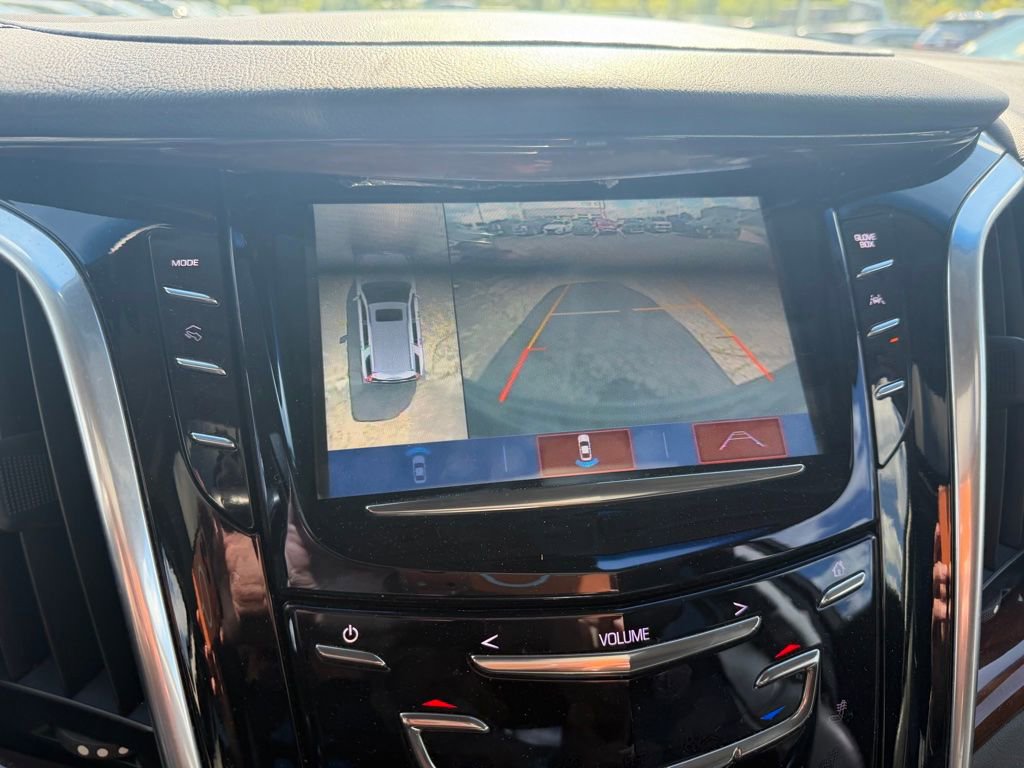 Used 2019 Cadillac Escalade Luxury AWD/4WD image 10
