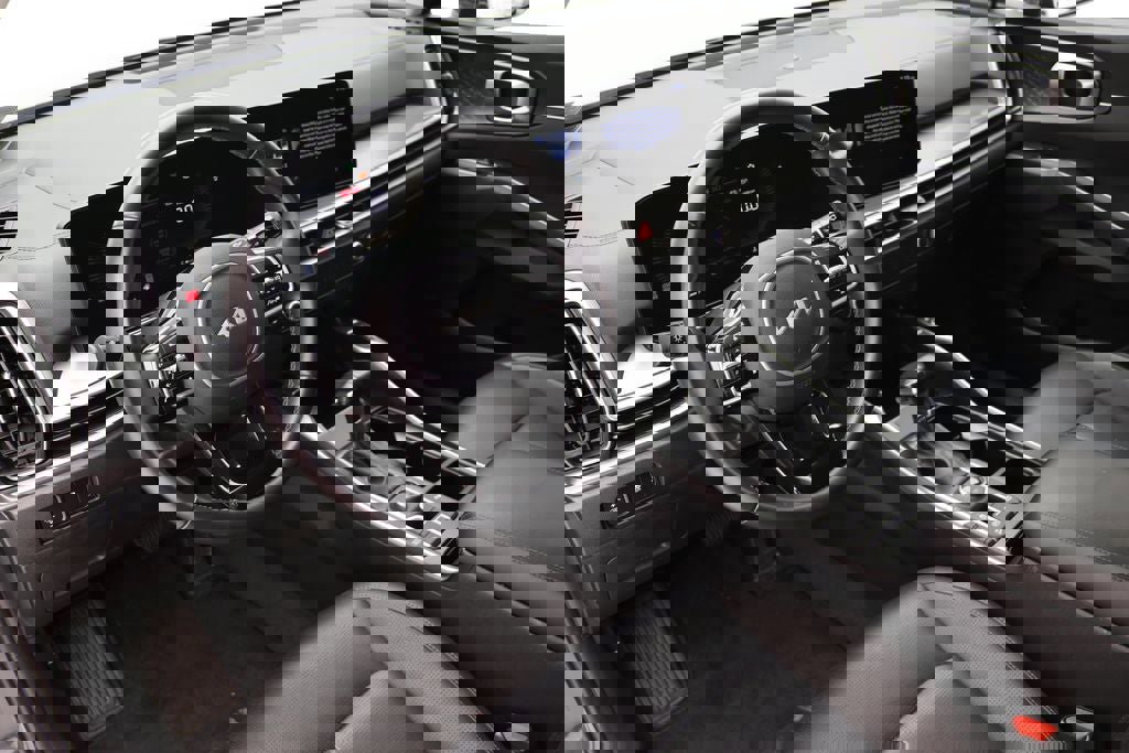 Used 2024 Kia Sorento S image 12