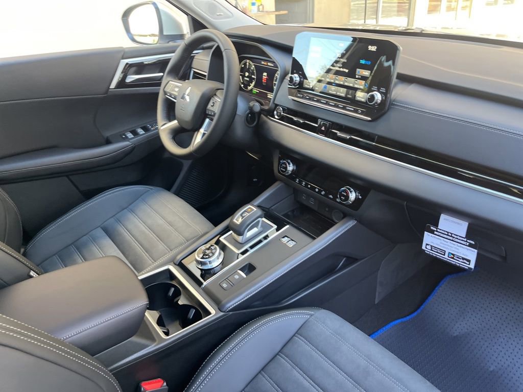 New 2025 Mitsubishi Outlander SE image 19