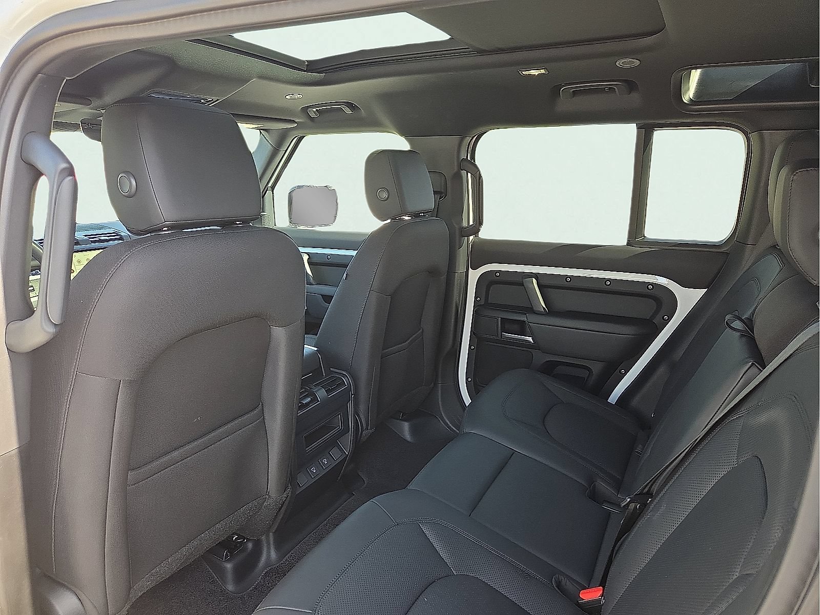 Used 2025 Land Rover Defender 110 S AWD/4WD image 10