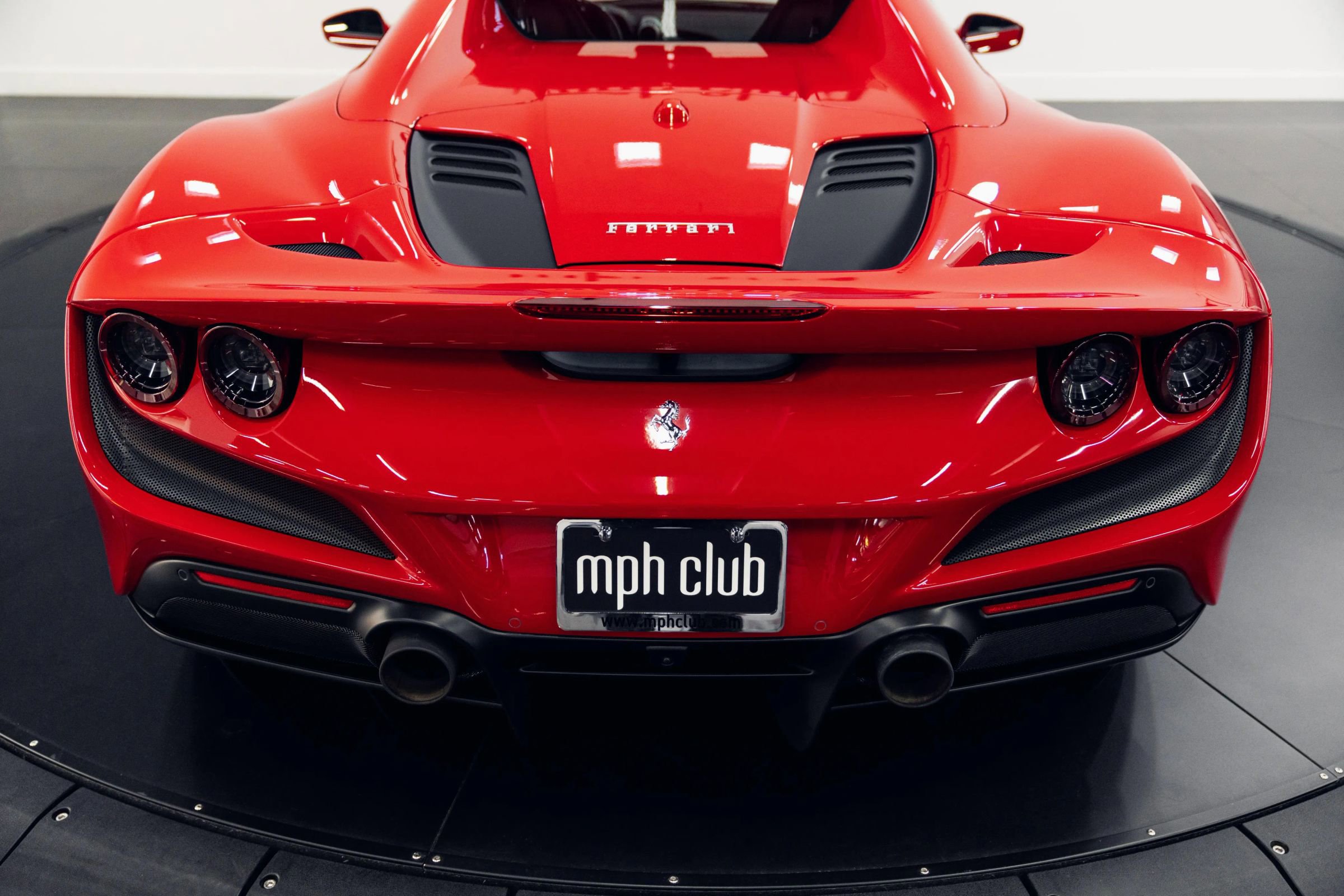 Used 2021 Ferrari F8 Spider image 15