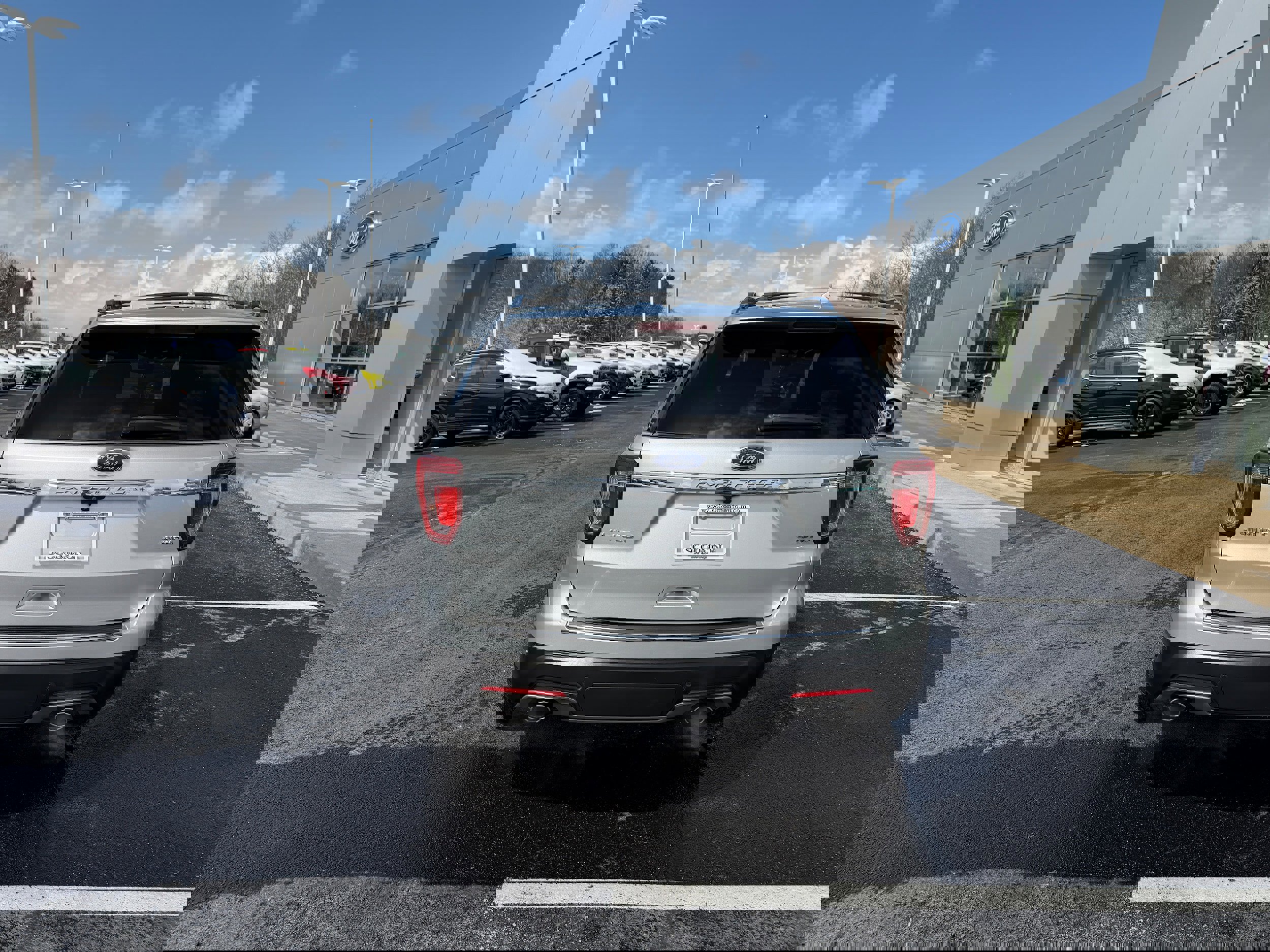 Used 2019 Ford Explorer Limited w/ Class III Trailer Tow Package image 7