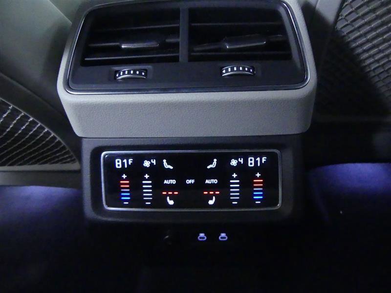 Used 2024 Audi Q8 e-tron Prestige image 27