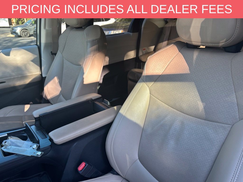 Used 2021 Toyota Sienna Limited FWD image 15