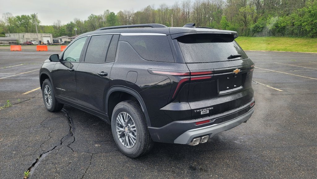 New 2026 Chevrolet Traverse LT w/ Driver Confidence Package FWD image 9