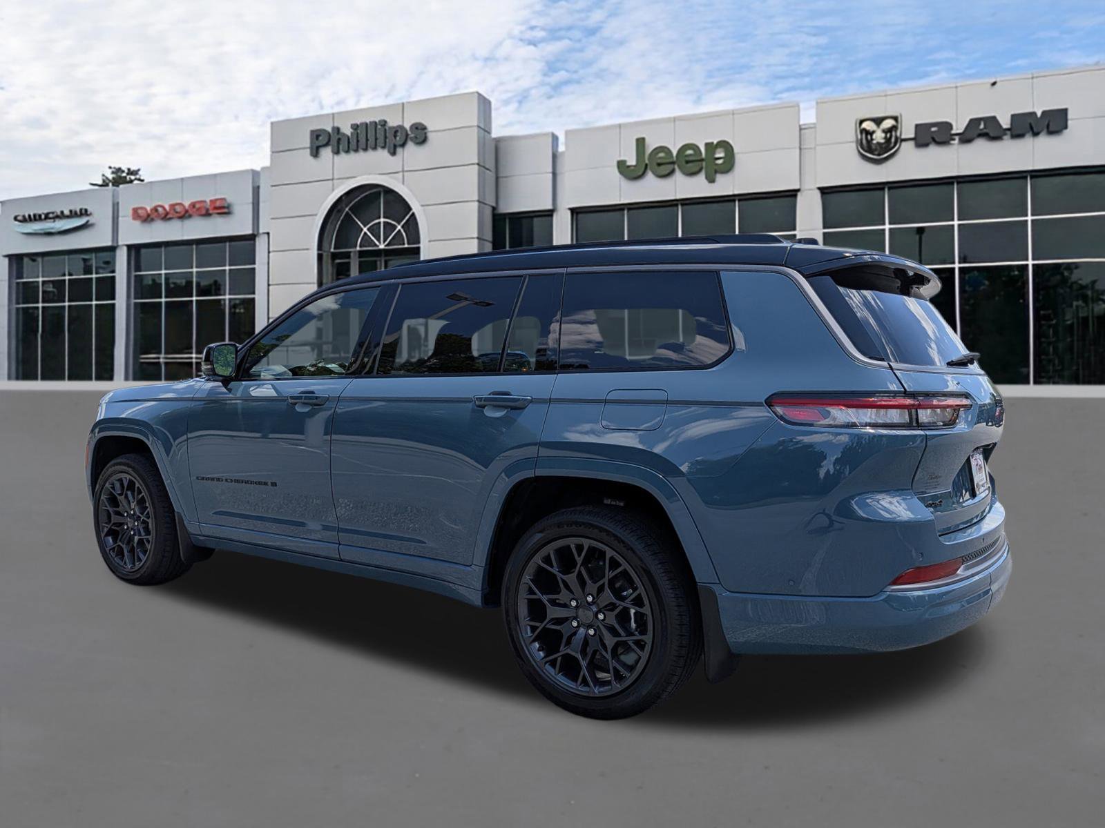 New 2026 Jeep Grand Cherokee L Summit AWD/4WD image 5