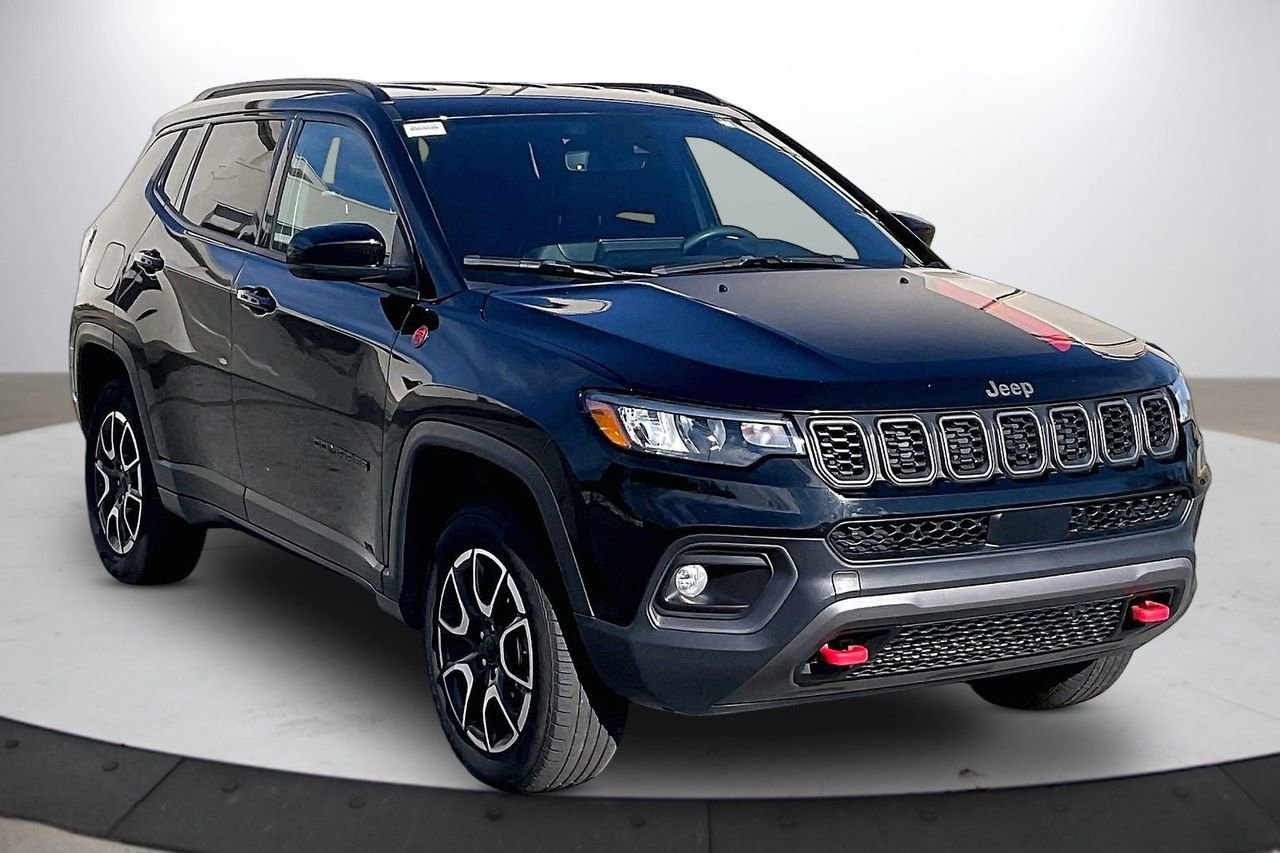 Used 2024 Jeep Compass Trailhawk image 2