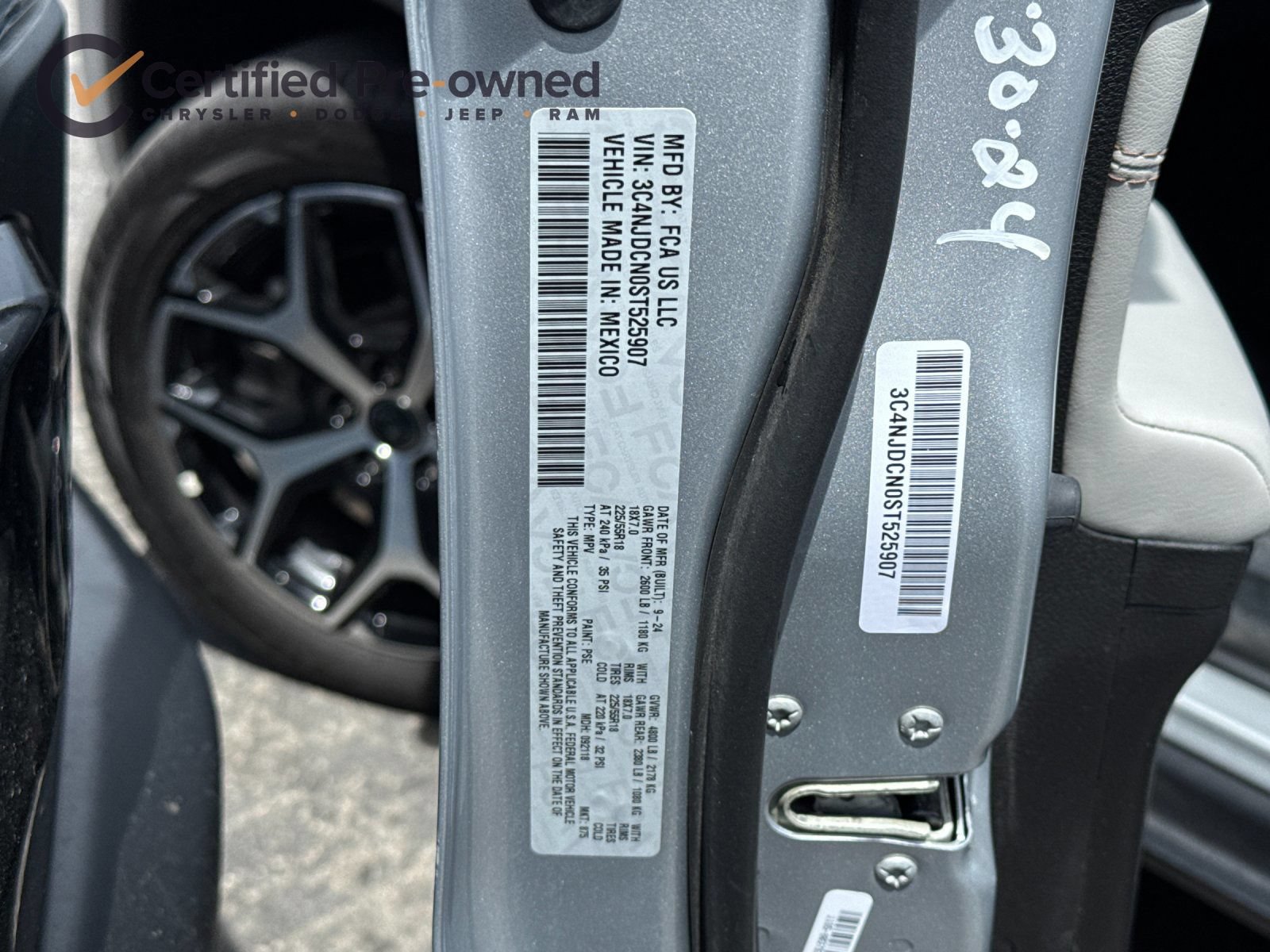 Certified 2025 Jeep Compass Limited AWD/4WD image 30
