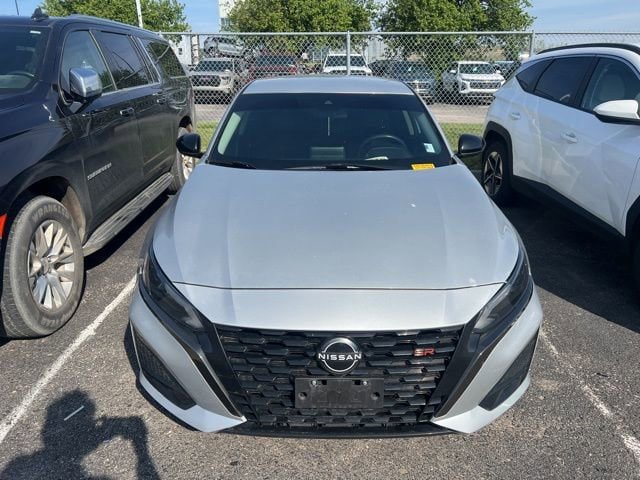 Used 2024 Nissan Altima 2.5 SR FWD image 2