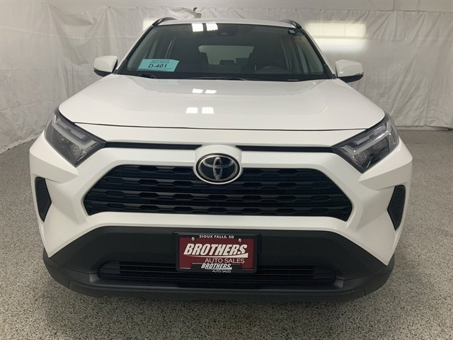 Used 2022 Toyota RAV4 XLE AWD/4WD image 3