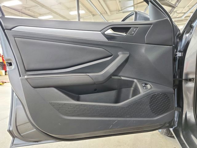Used 2023 Volkswagen Jetta SE image 19