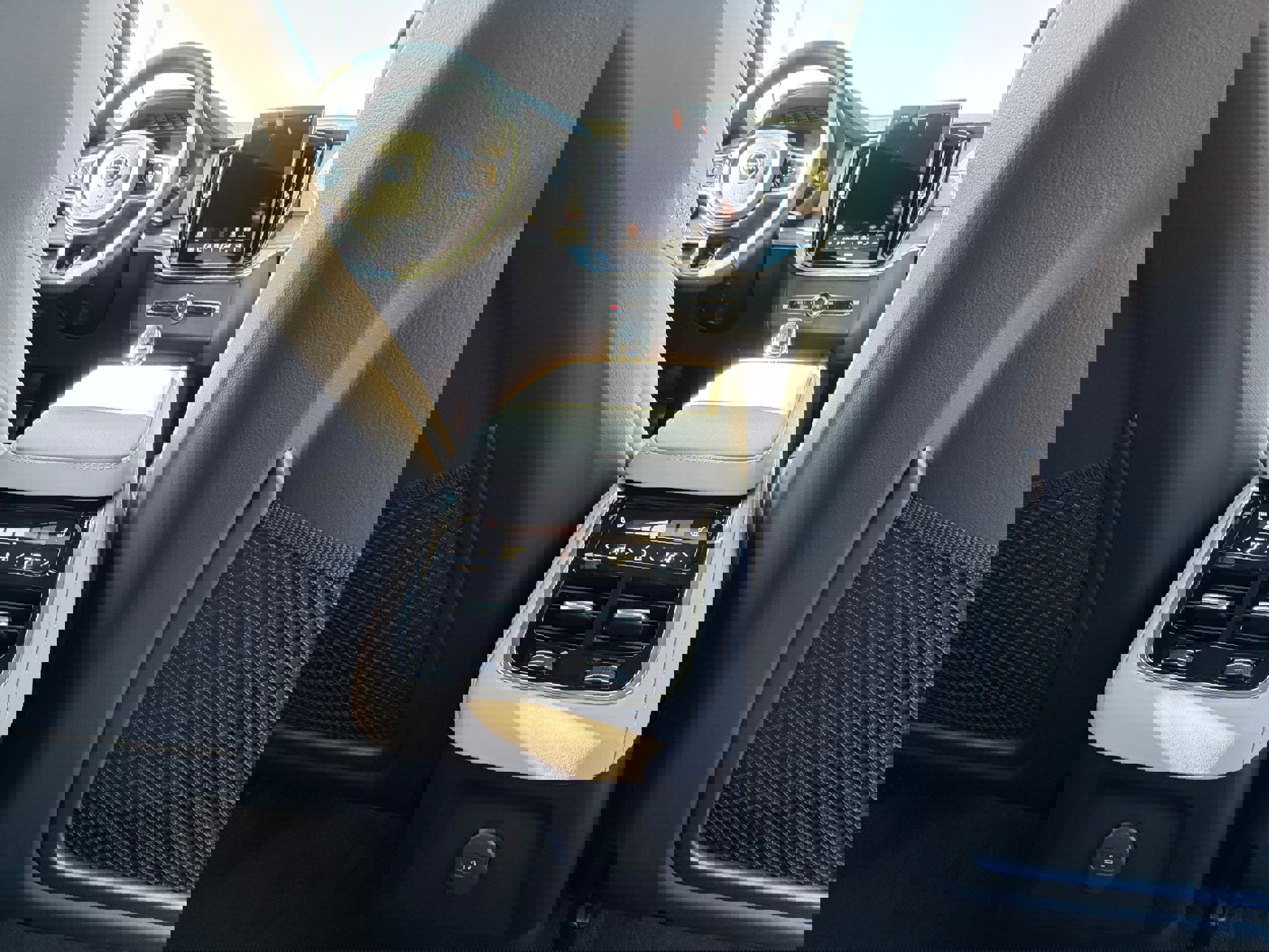 New 2026 Volvo XC90 T8 Plus w/ Protection Package Premier image 12