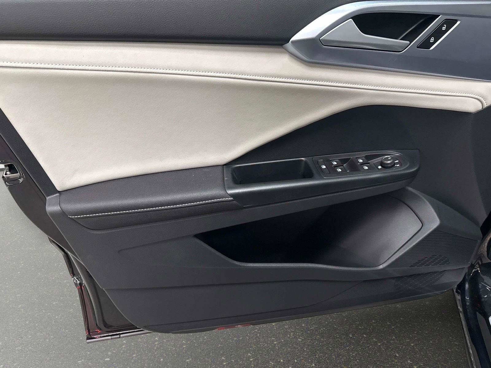 New 2026 Volkswagen Taos SE image 12