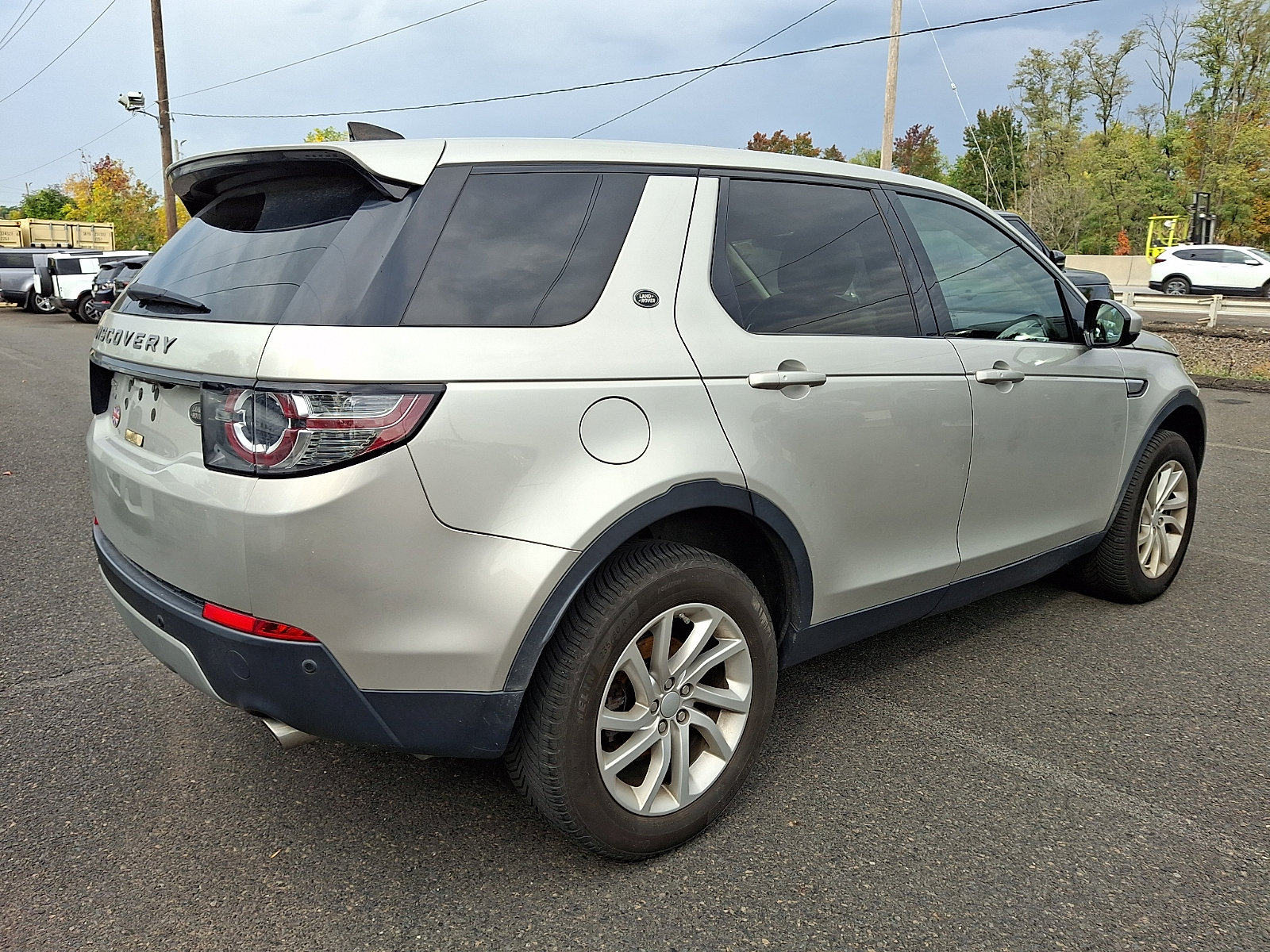 Used 2017 Land Rover Discovery Sport HSE AWD/4WD image 2