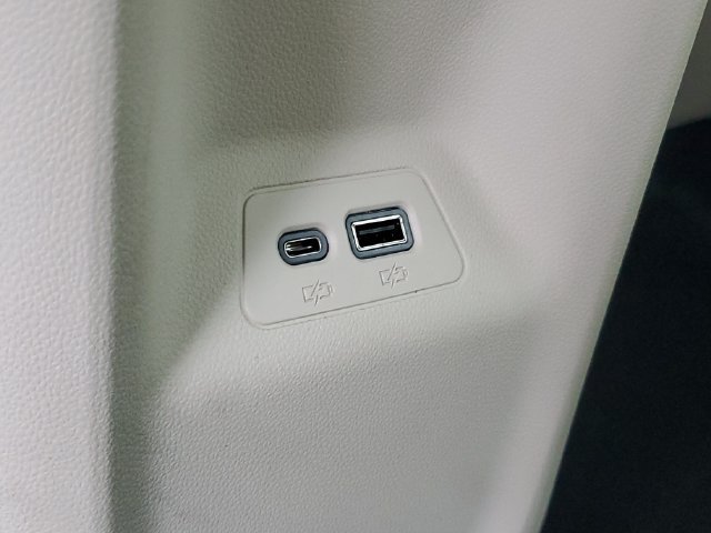Certified 2021 Buick Envision Essence AWD/4WD image 11