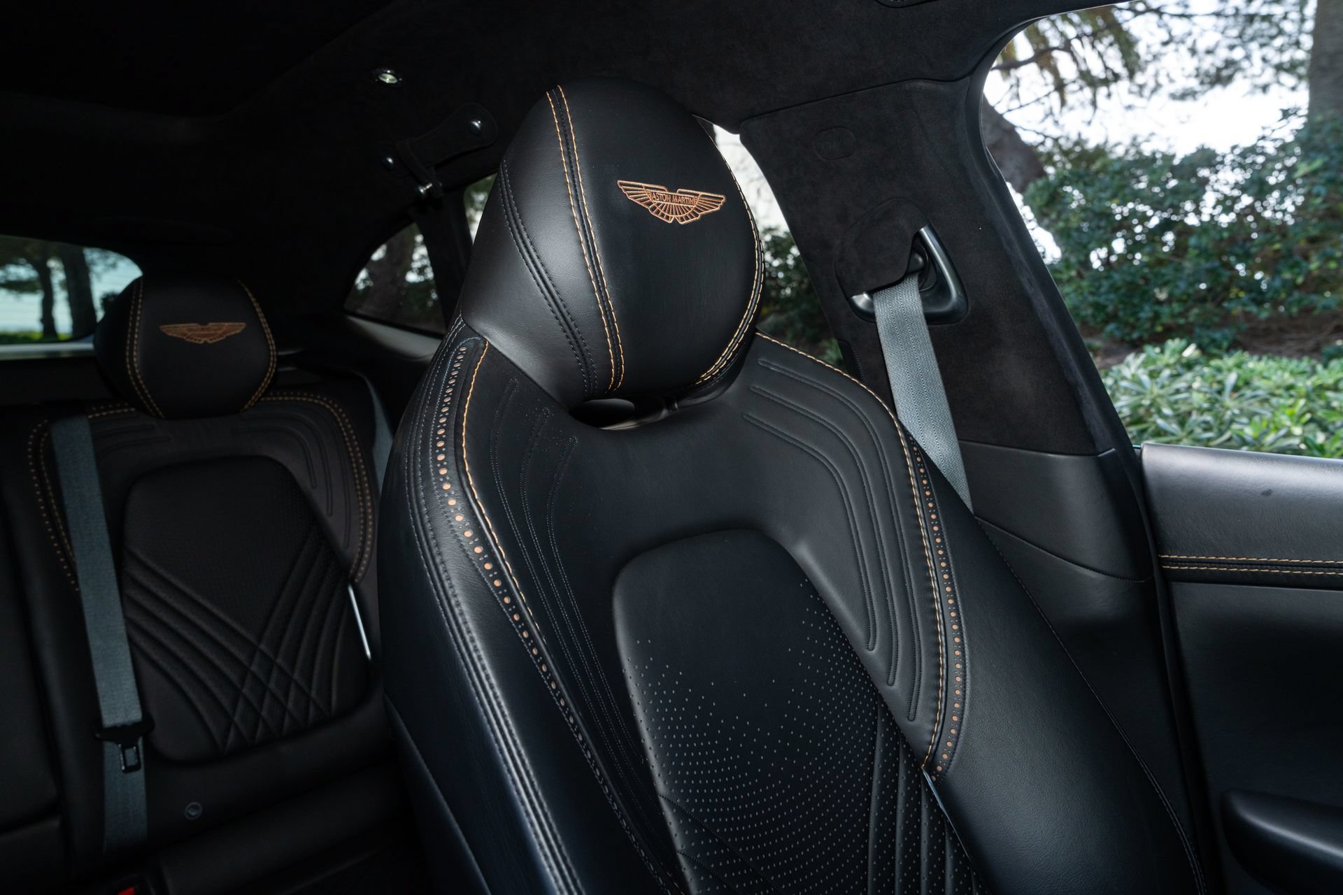 Used 2021 Aston Martin DBX AWD/4WD image 22