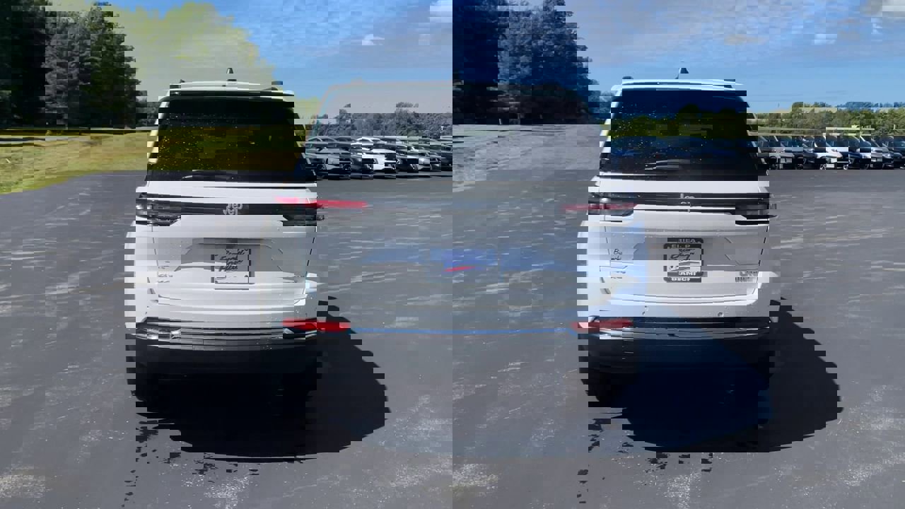 Used 2024 Jeep Grand Cherokee Limited w/ Trailer Tow Package image 8