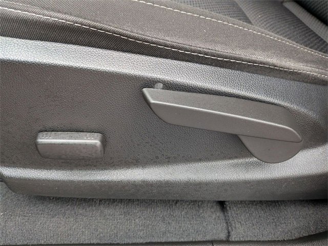 Used 2022 Chevrolet Colorado LT w/ LT Convenience Package image 13