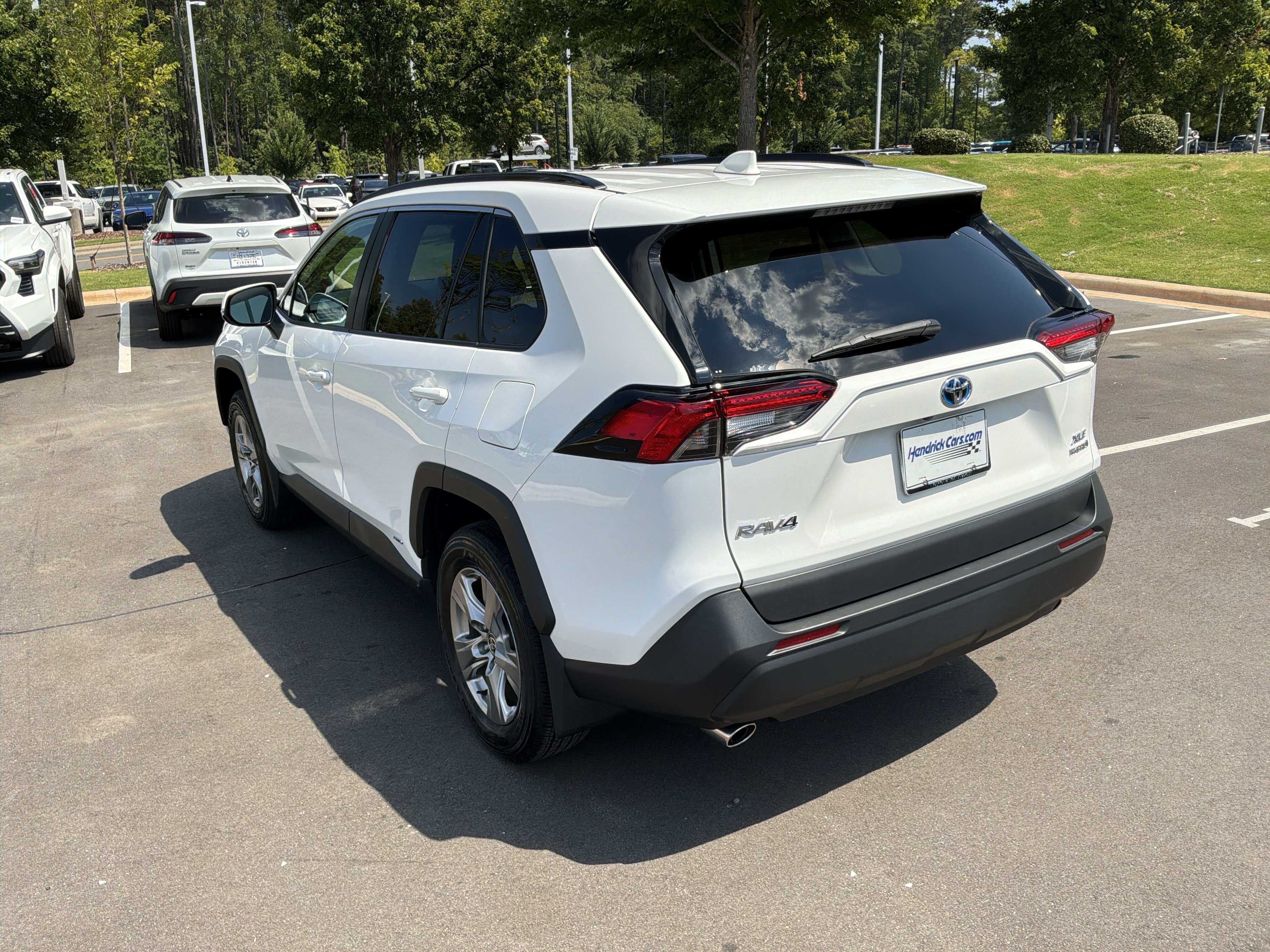 Used 2024 Toyota RAV4 XLE AWD/4WD image 8