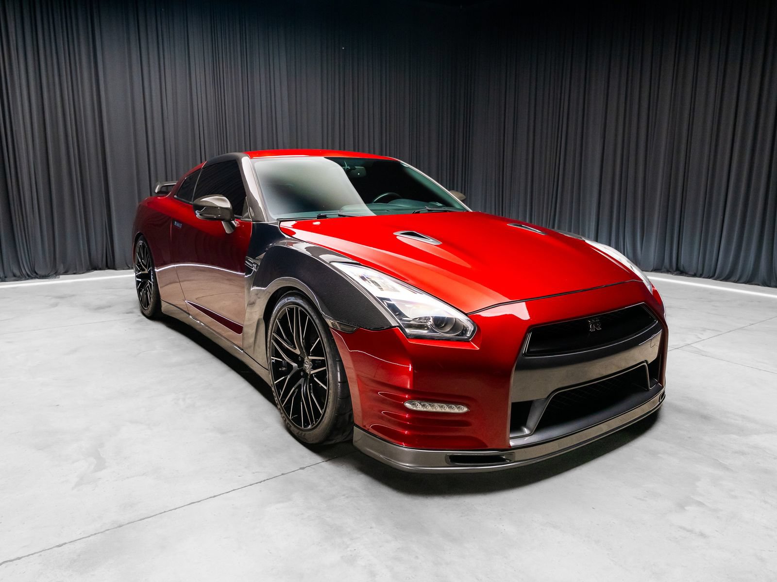 Used 2014 Nissan GT-R Premium AWD/4WD image 8