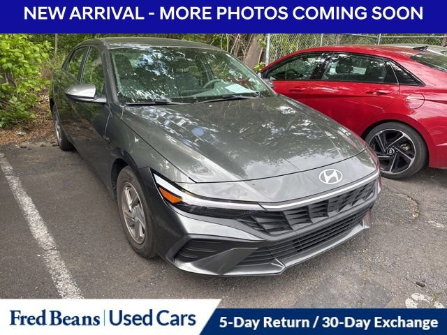 Used 2024 Hyundai Elantra SE FWD image 2