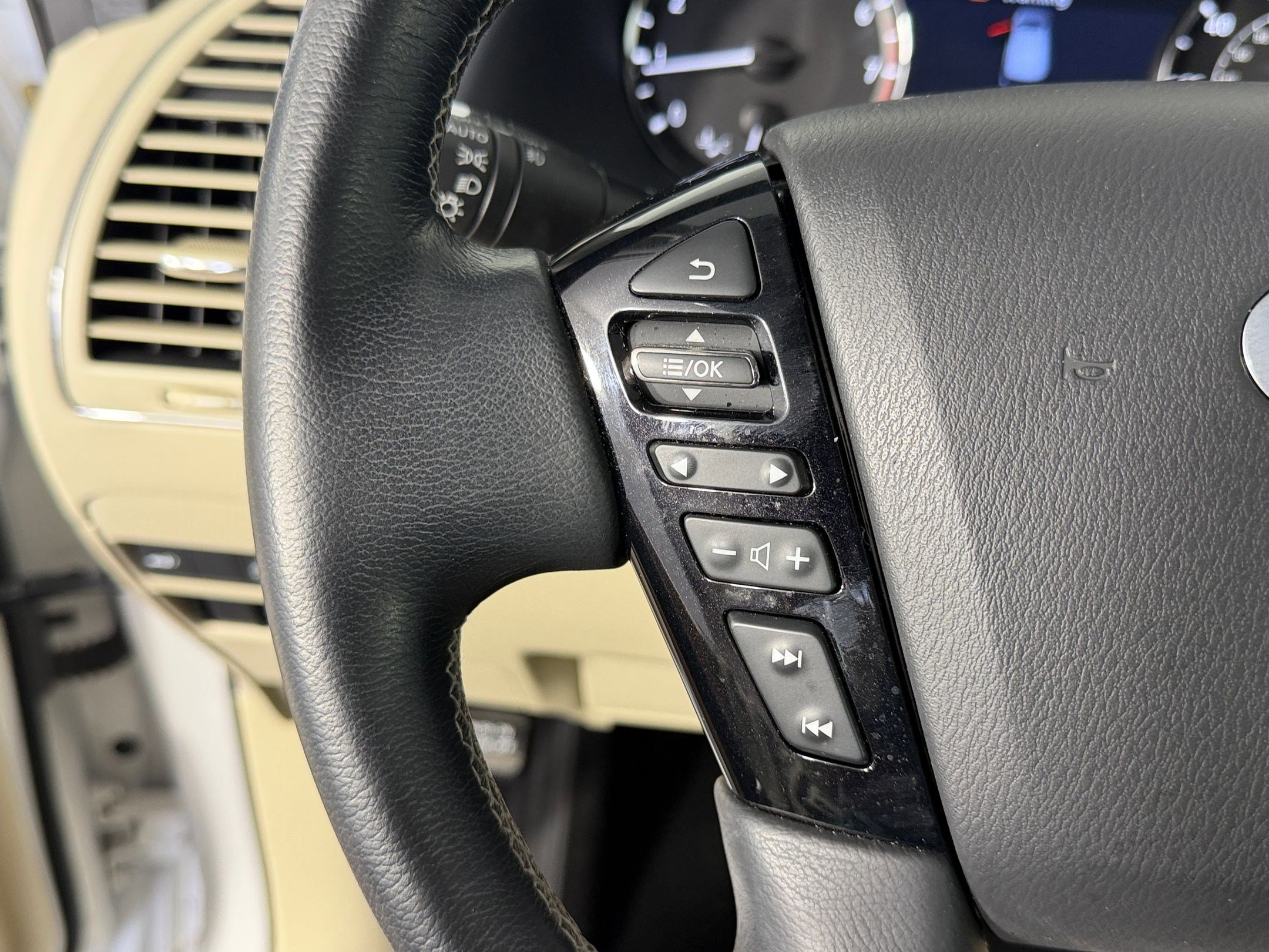 Used 2022 INFINITI QX80 Luxe w/ Cargo Package AWD/4WD image 16