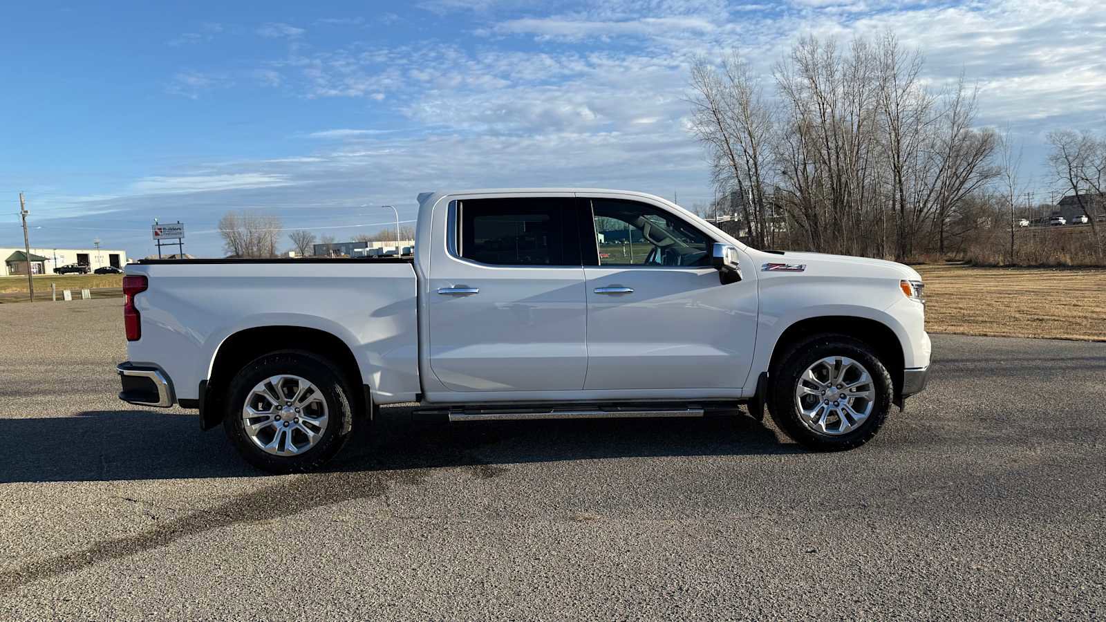 Used 2024 Chevrolet Silverado 1500 LTZ AWD/4WD image 3