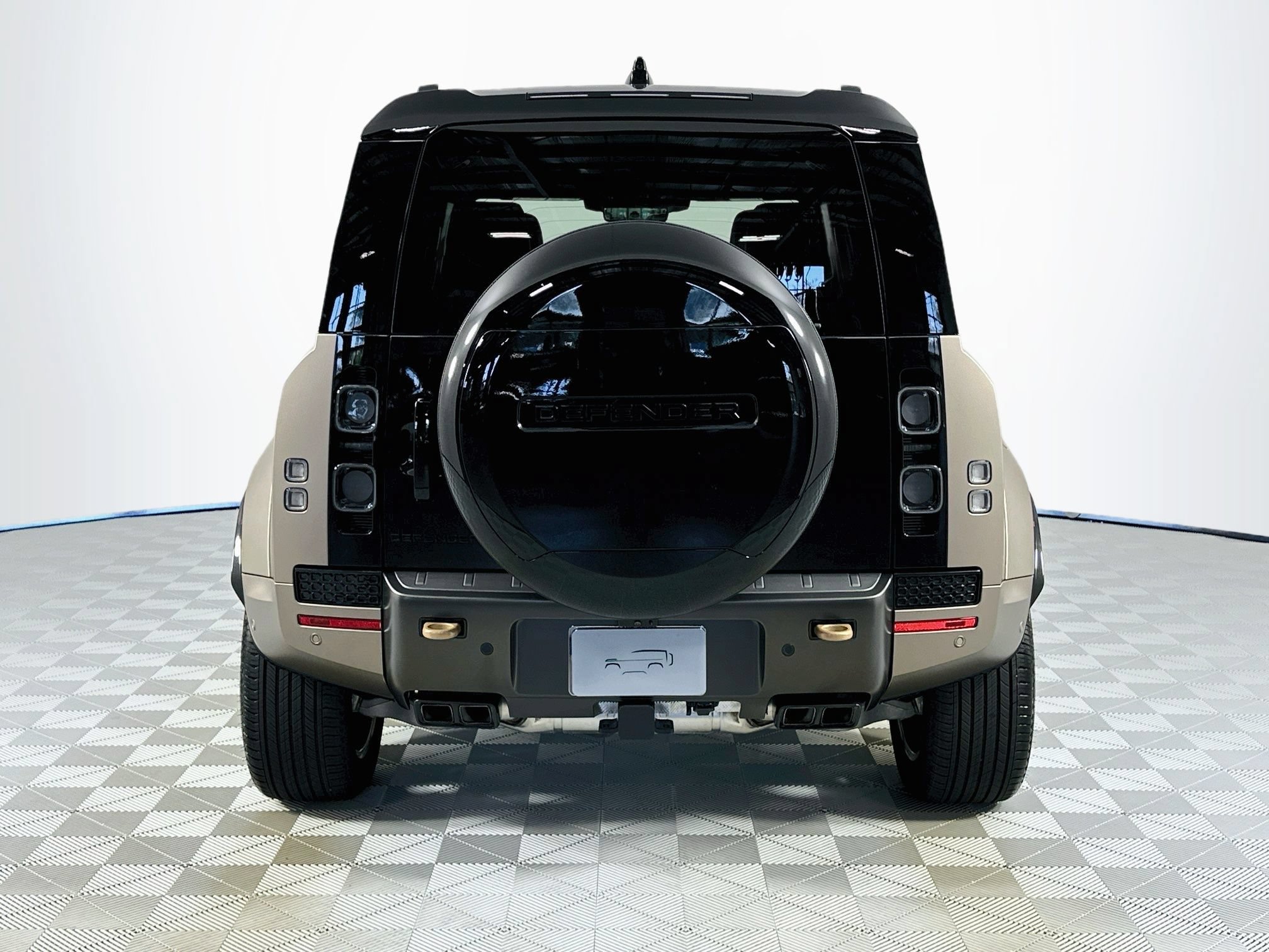 Certified 2025 Land Rover Defender 110 AWD/4WD image 6