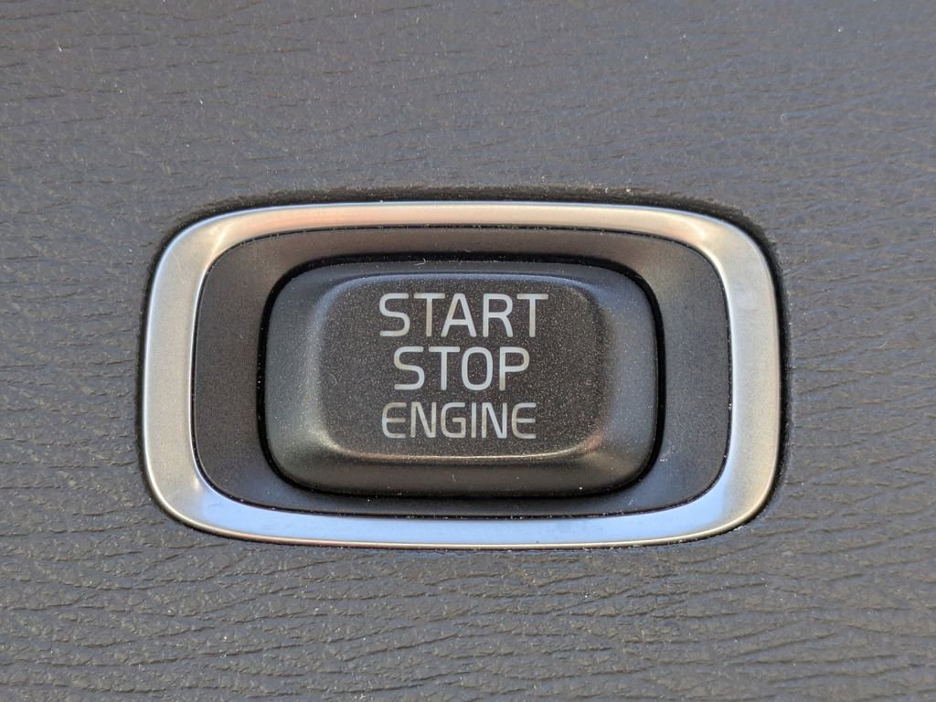 Used 2018 Volvo V60 T5 Cross Country image 28